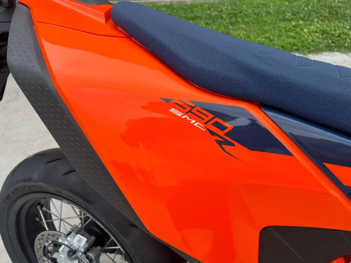 KTM 690 SMC R (2026) (3)