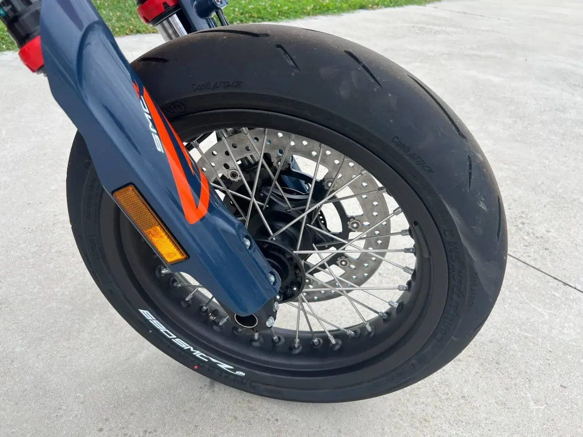 KTM 690 SMC R (2026) (4)