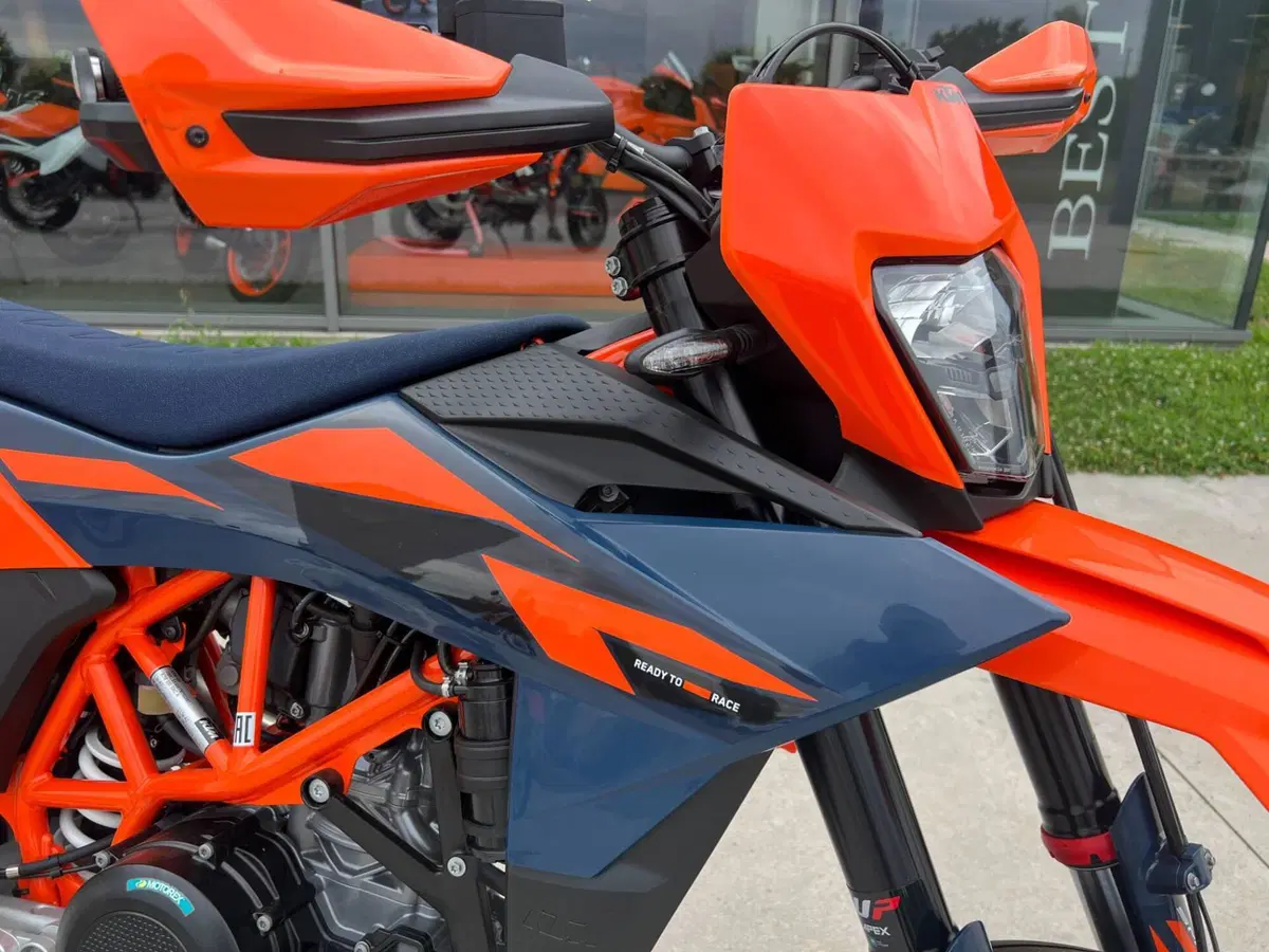 KTM 690 SMC R (2026) (5)