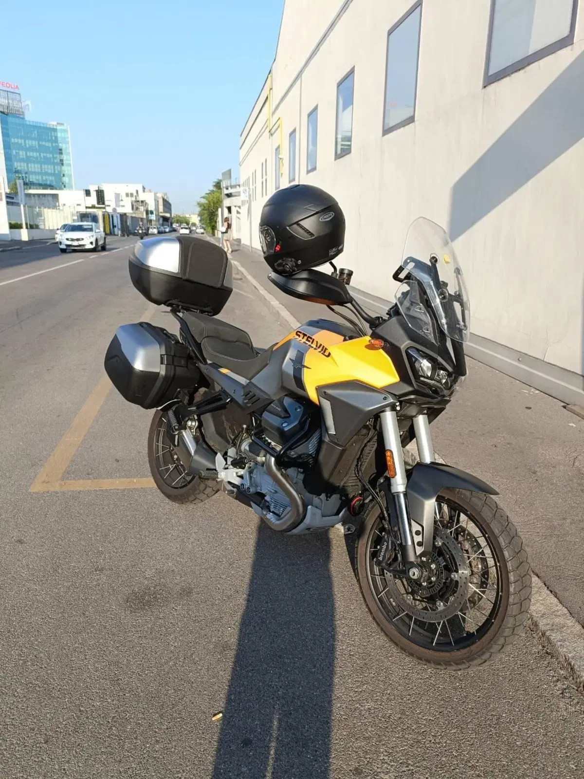 Moto Guzzi Stelvio (2024 - 26) (2)