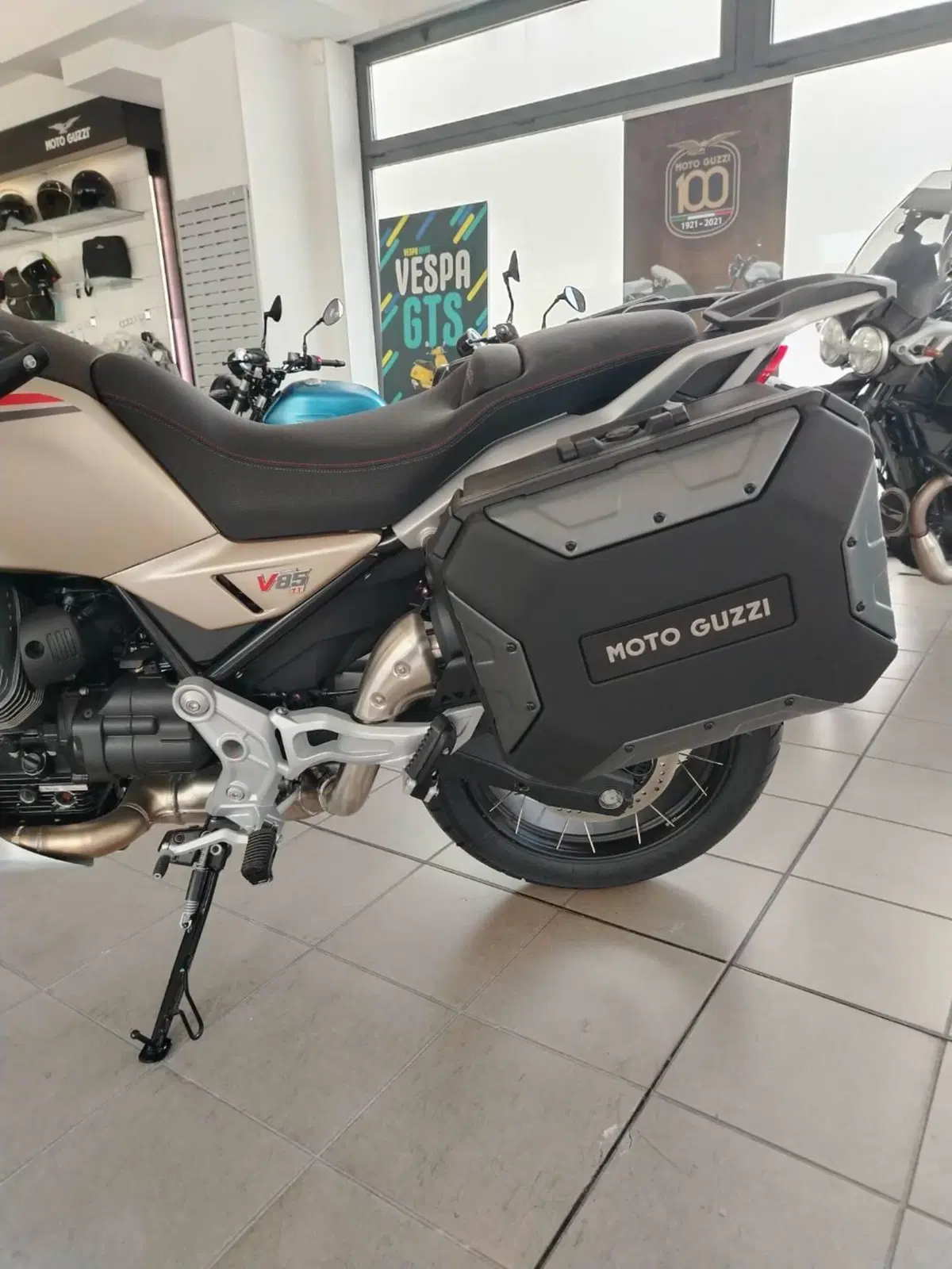 Moto Guzzi V85 TT Travel (2024 - 26) (6)