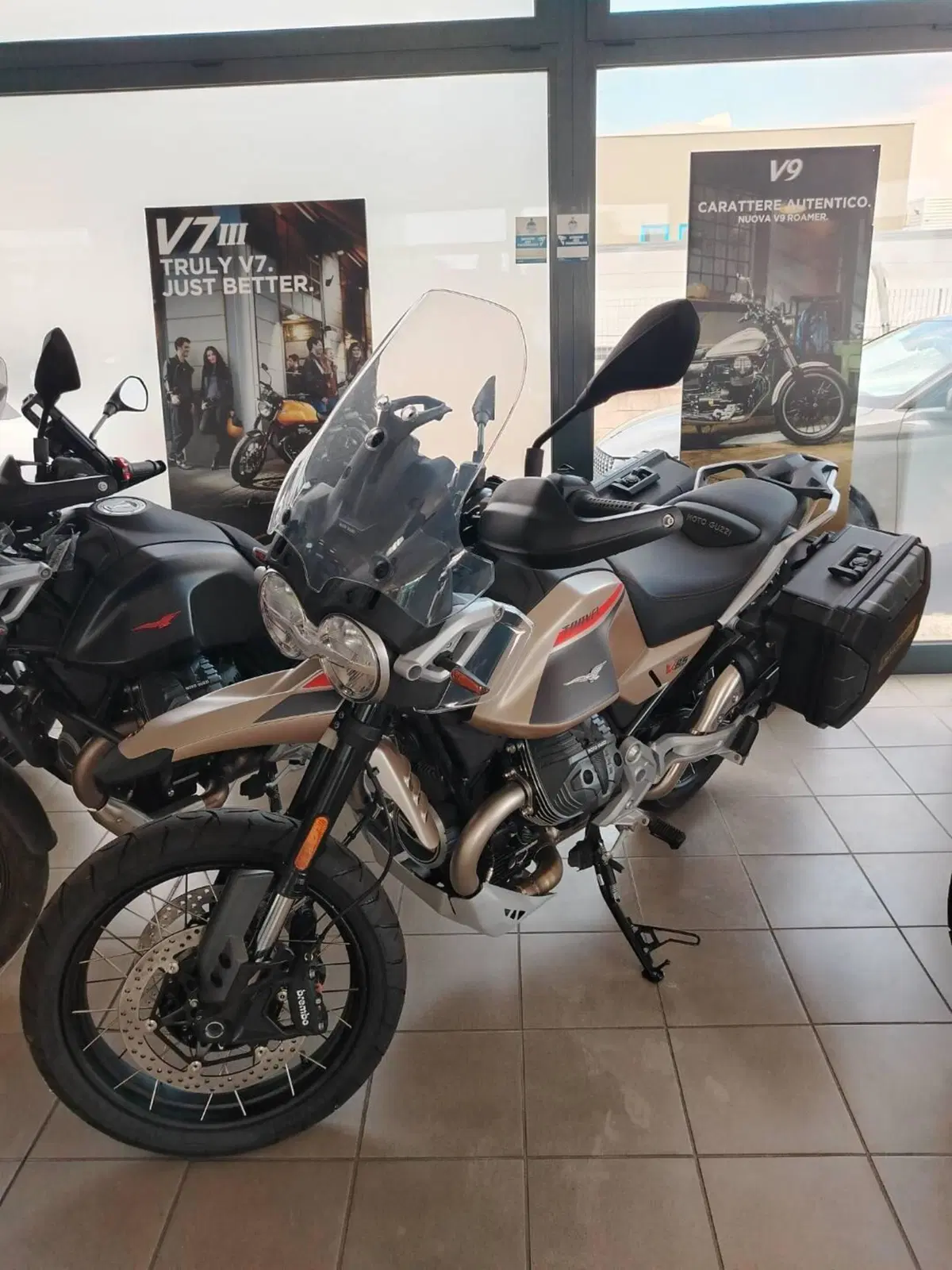 Moto Guzzi V85 TT Travel (2024 - 26)