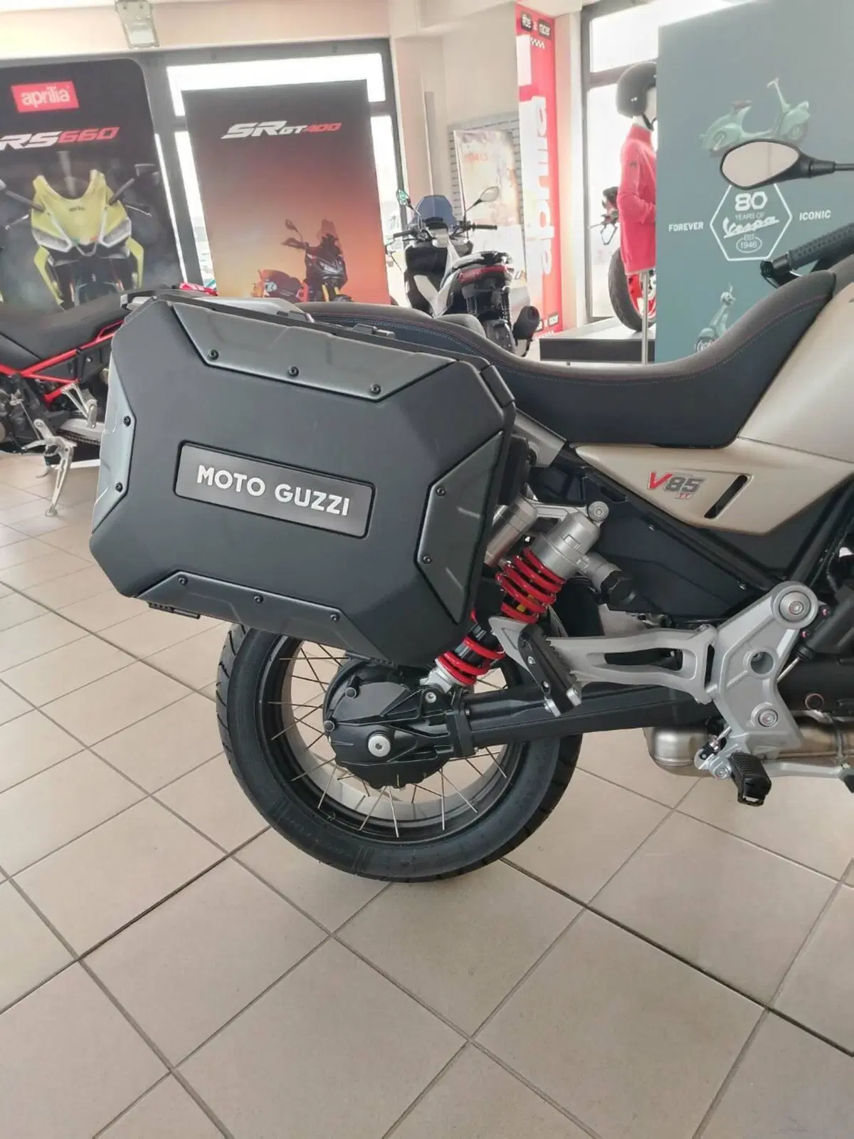 Moto Guzzi V85 TT Travel (2024 - 26) (4)
