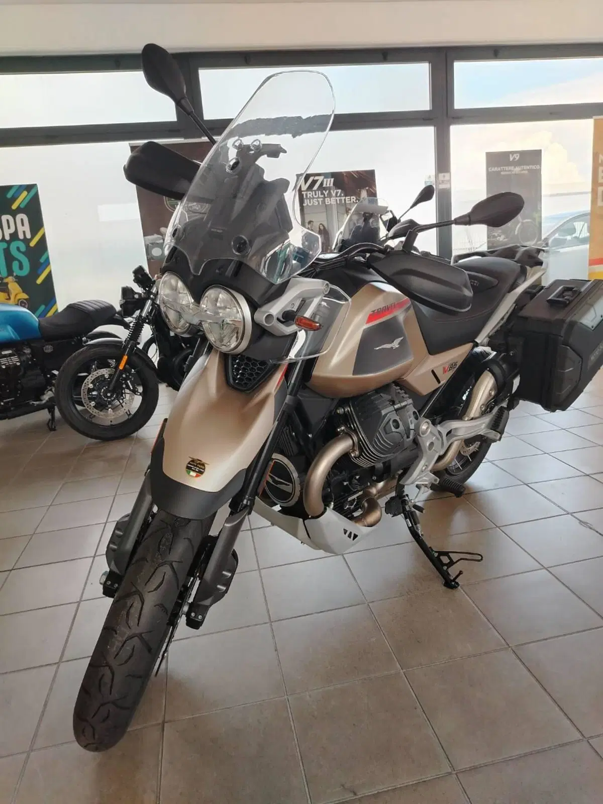 Moto Guzzi V85 TT Travel (2024 - 26) (5)