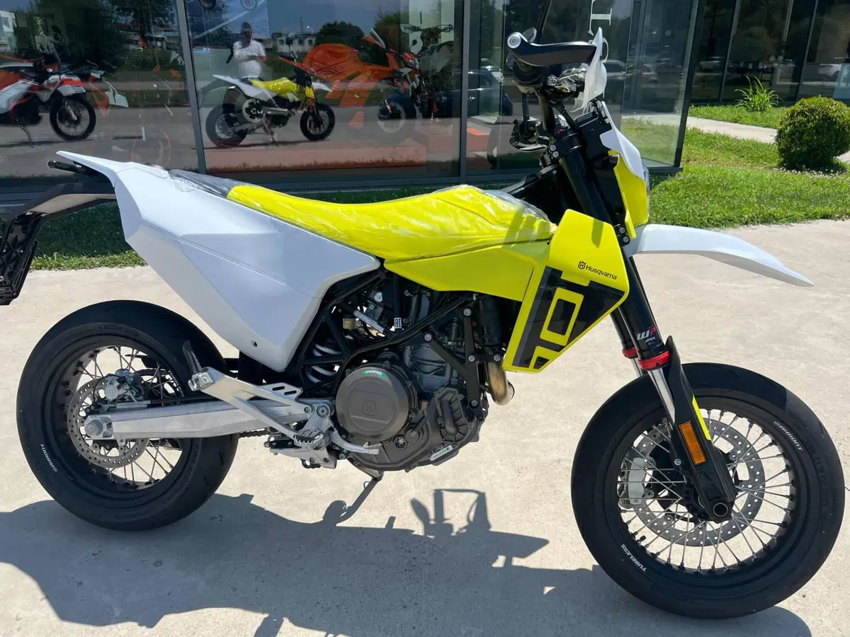 Husqvarna 701 Supermoto (2026)