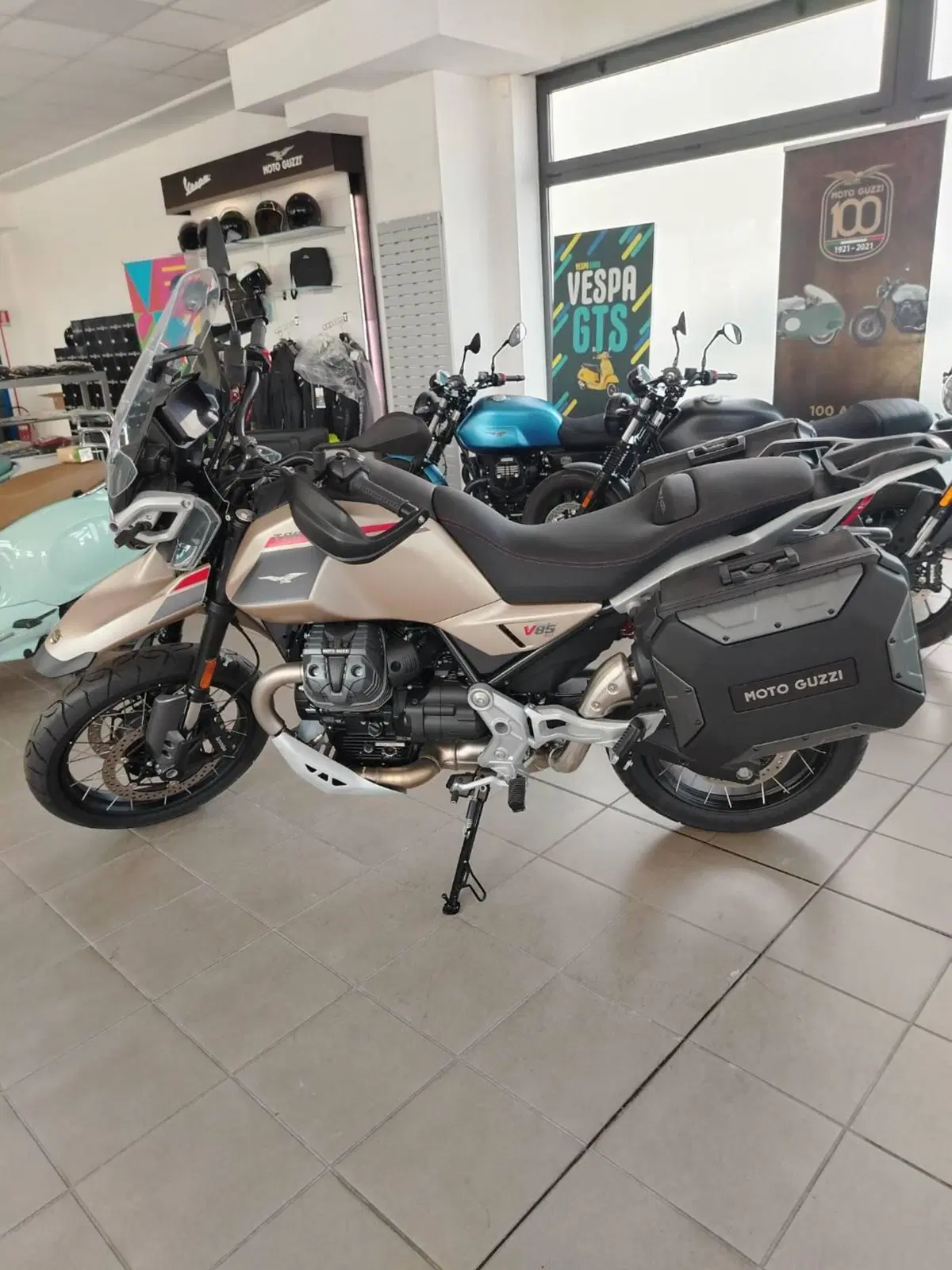 Moto Guzzi V85 TT Travel (2024 - 26) (7)