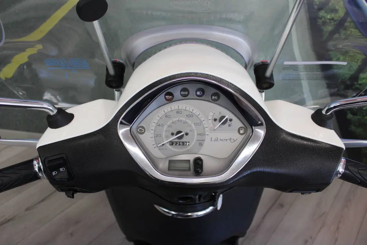 Piaggio Liberty 150 3V Full Optional (2013 - 15) (6)