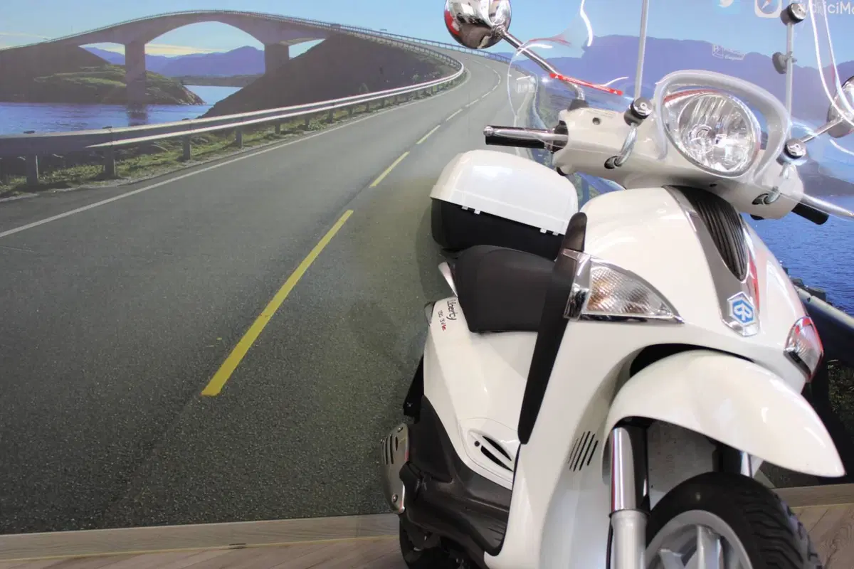 Piaggio Liberty 150 3V Full Optional (2013 - 15) (10)