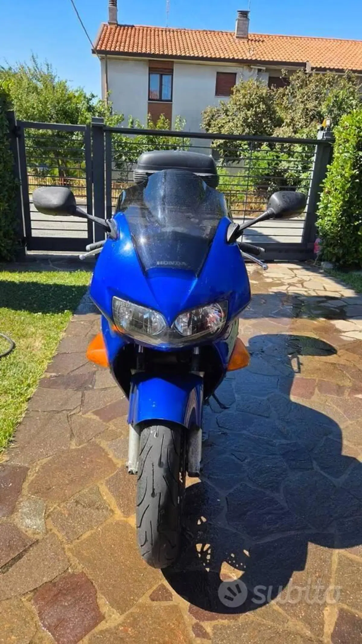 Honda VFR 800 (1998 - 01) (3)