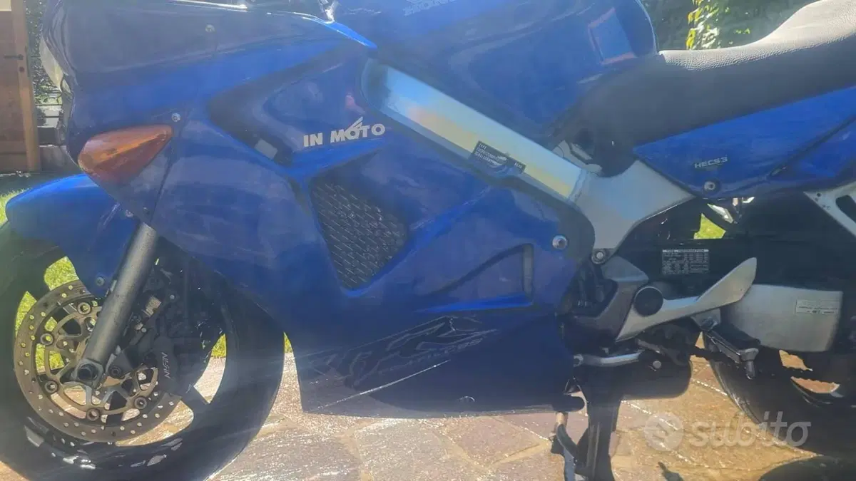 Honda VFR 800 (1998 - 01) (6)