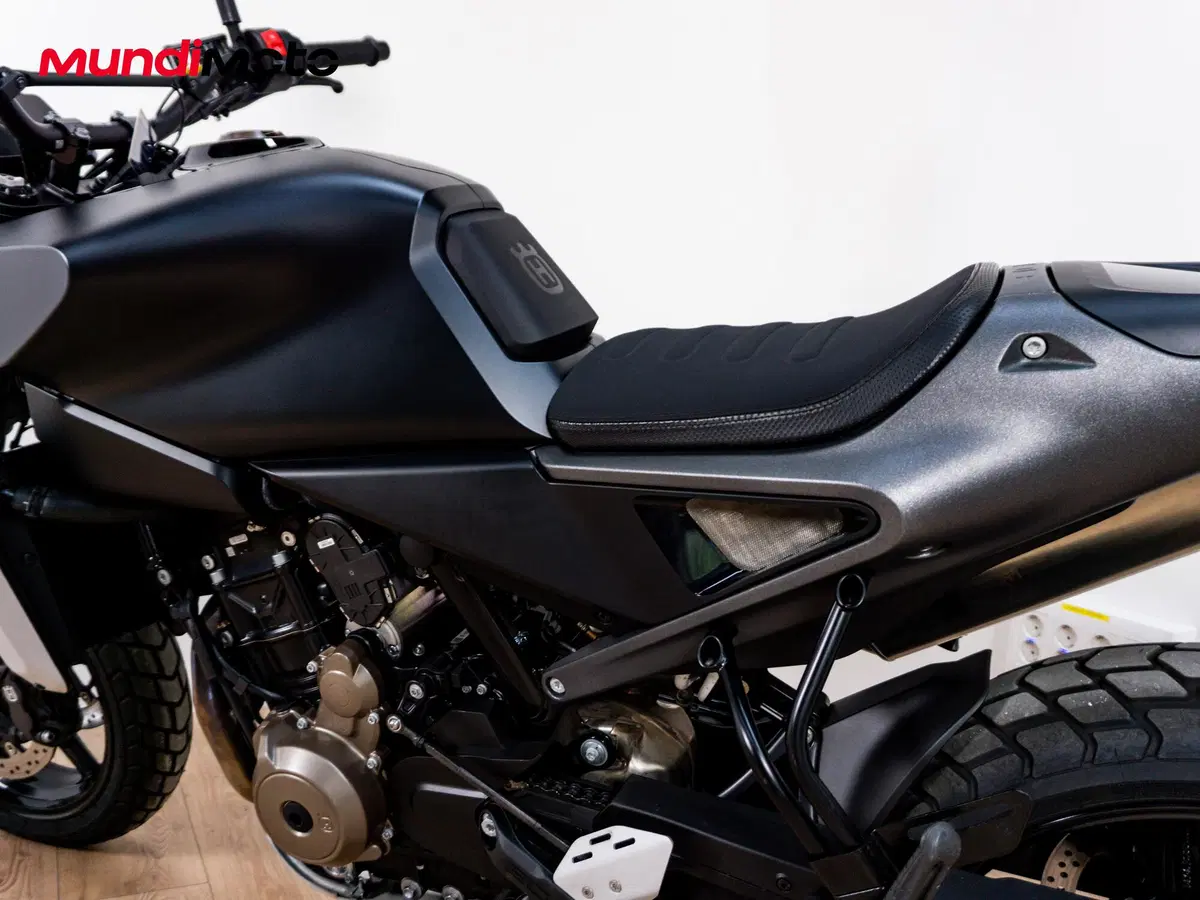 Husqvarna Svartpilen 801 (2024 - 26) (8)