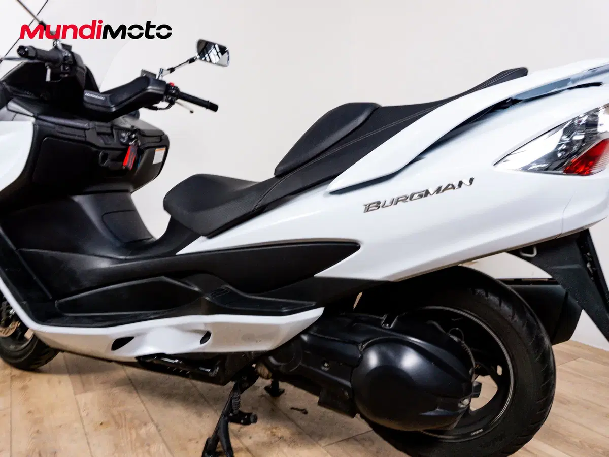Suzuki Burgman 400 (2022 - 24) (8)