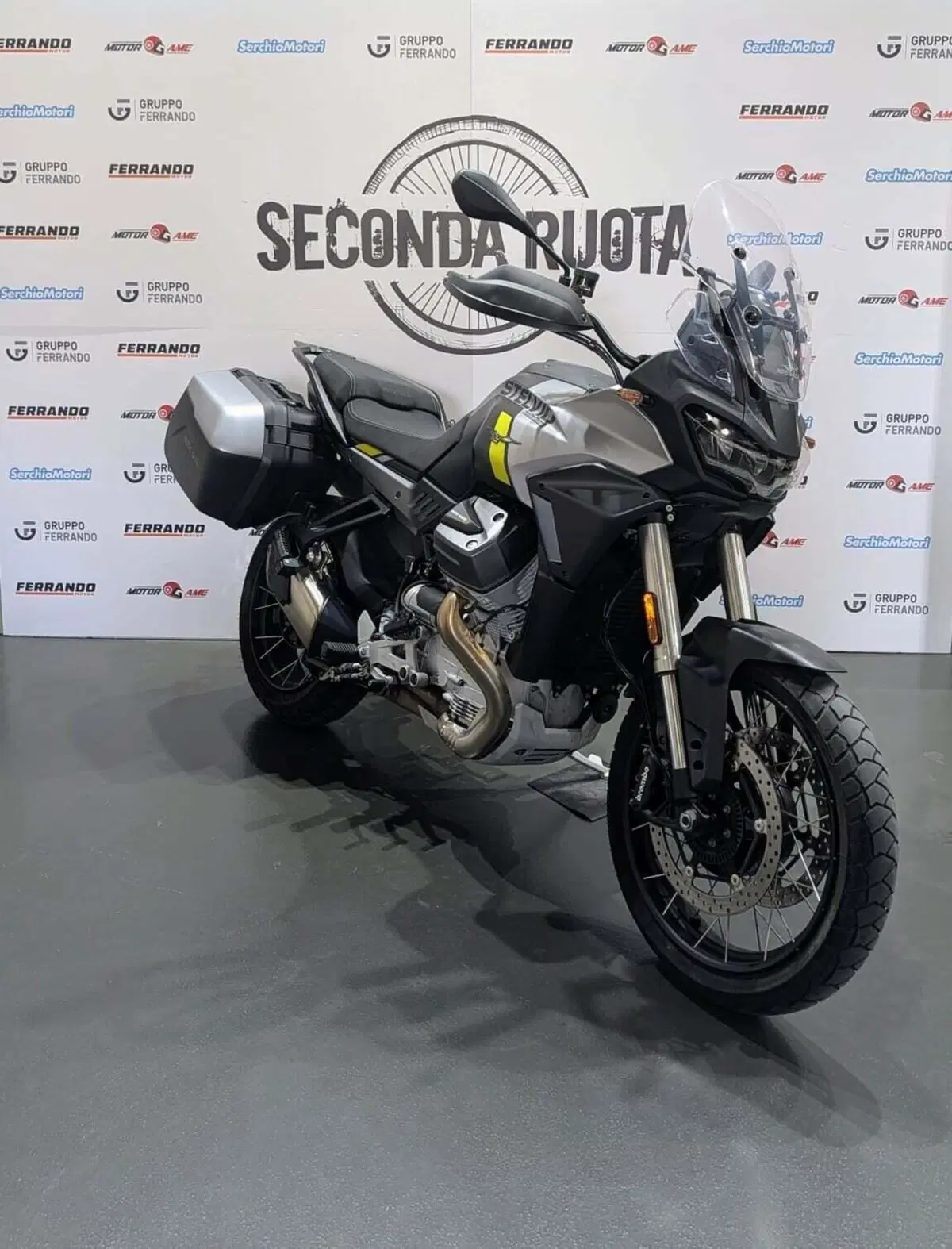 Moto Guzzi Stelvio (2024 - 26) (2)