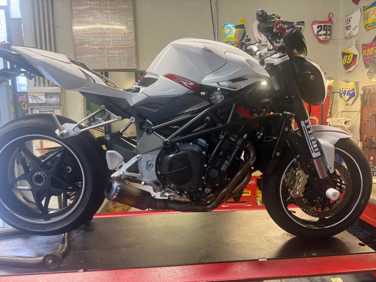 MV Agusta Brutale 1090 RR ABS (2009 - 19) (3)
