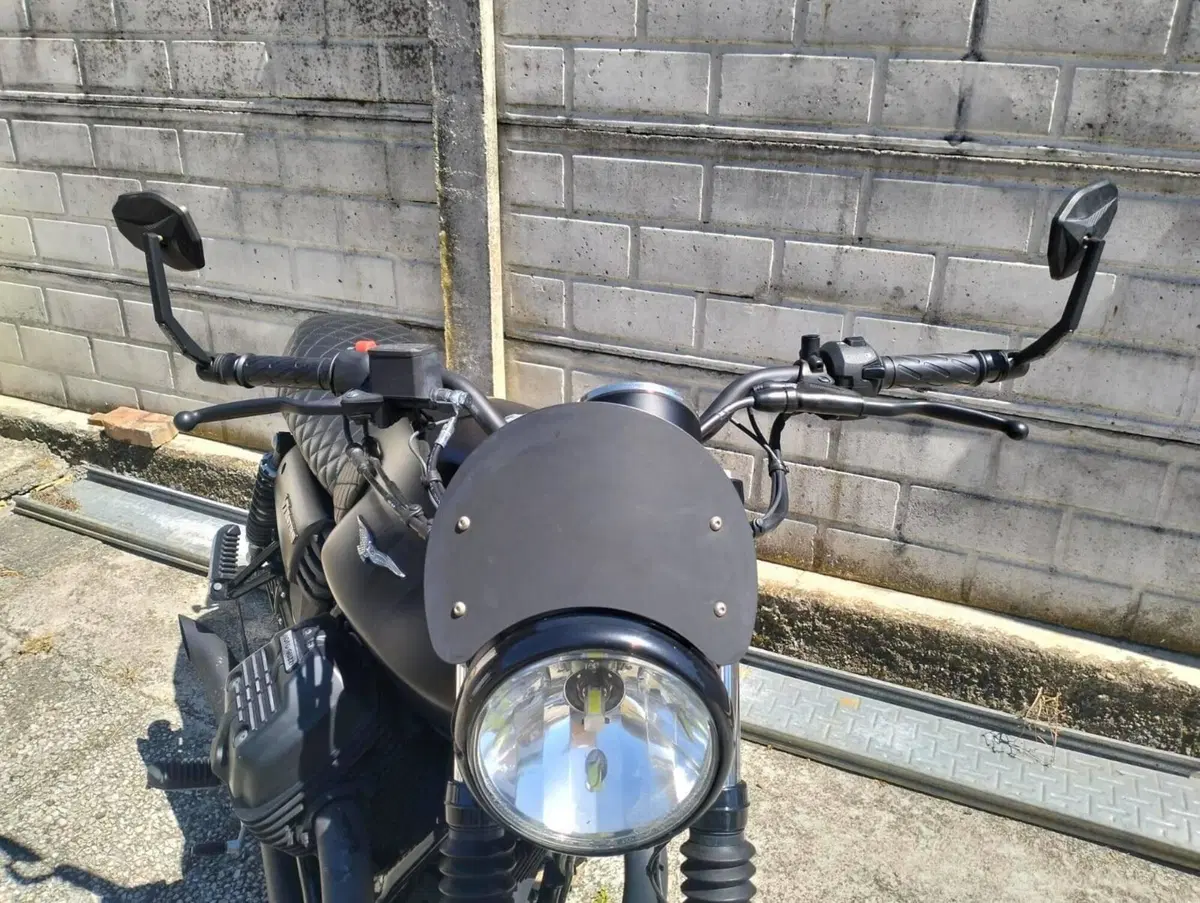 Moto Guzzi V7 III Stone (2017 - 20) (5)