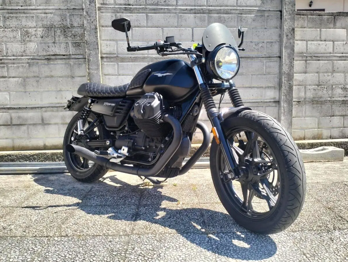 Moto Guzzi V7 III Stone (2017 - 20) (3)