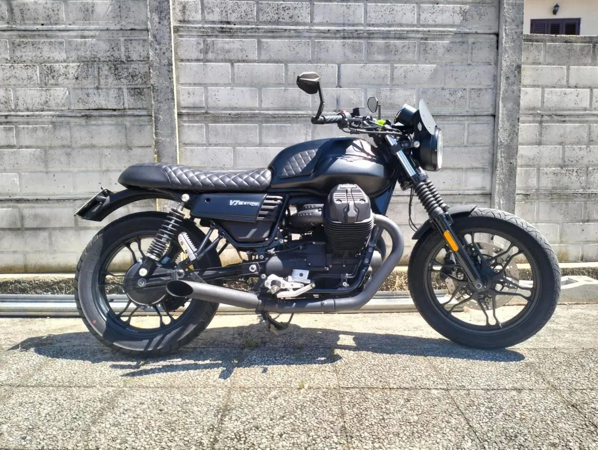 Moto Guzzi V7 III Stone (2017 - 20)
