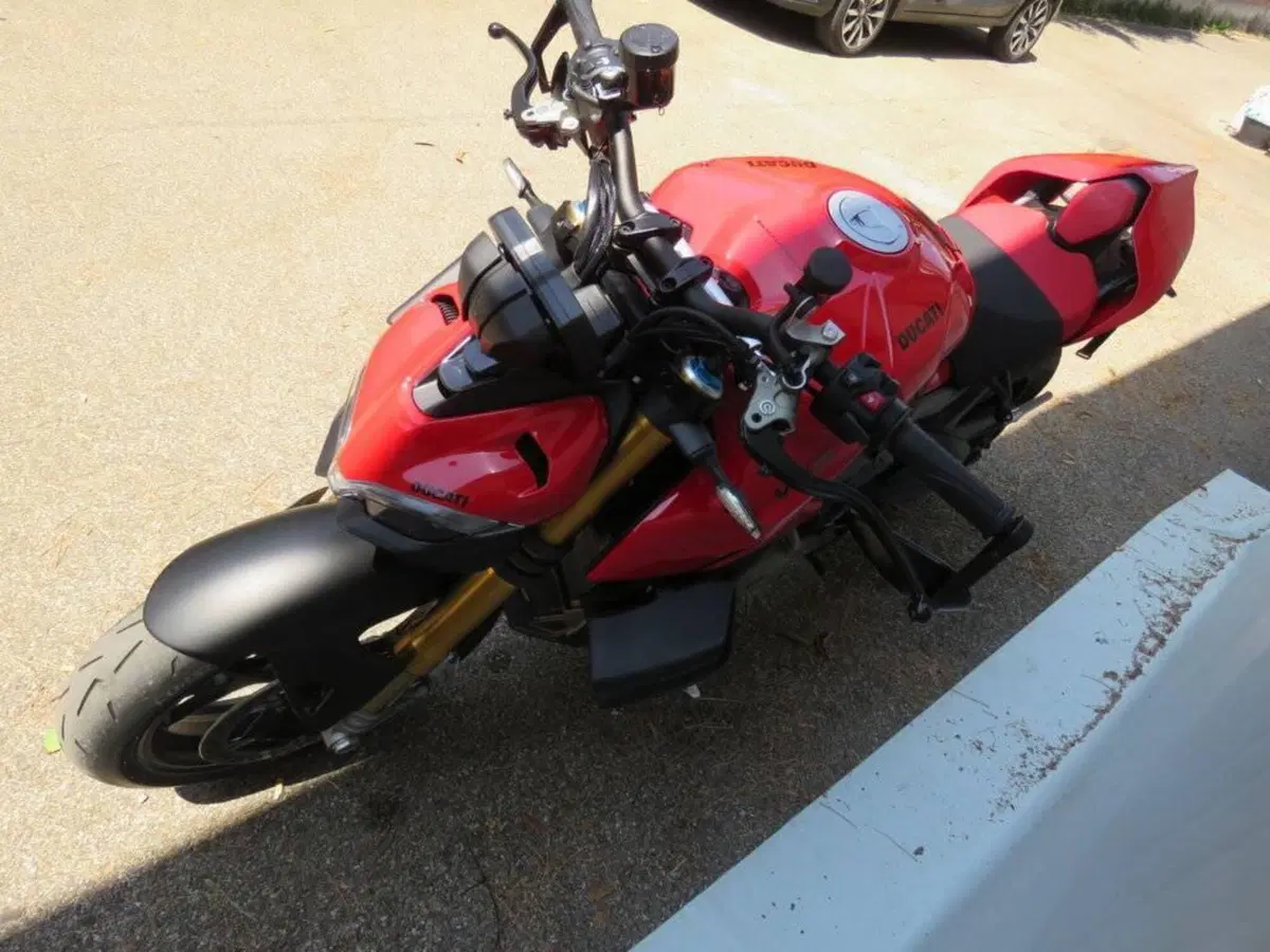 Ducati Streetfighter V4 S (2023 - 24) (6)