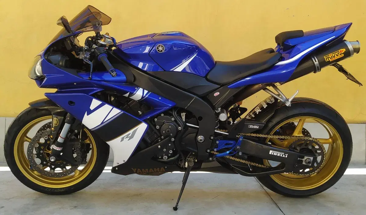 Yamaha YZF R1 (2006 - 07) (2)