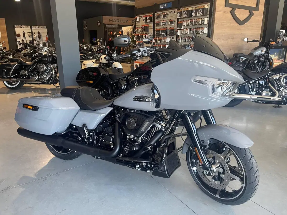 Harley-Davidson Road Glide (2024 - 26)
