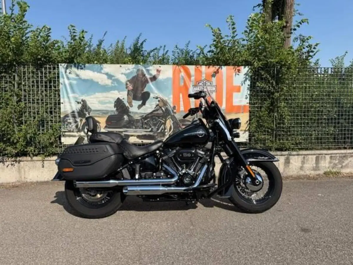 Harley-Davidson 114 Heritage Classic (2018 - 20) - FLHCS