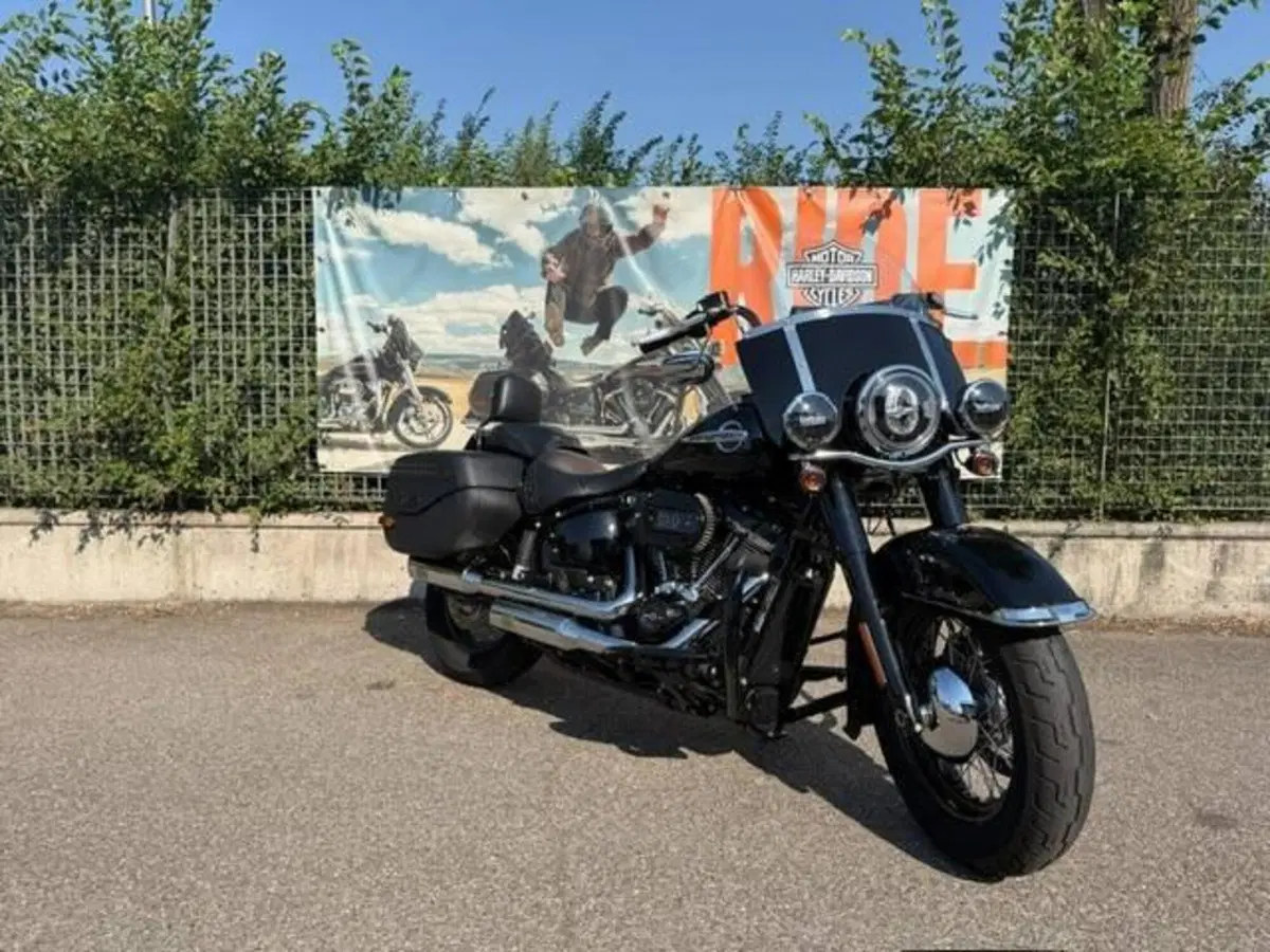 Harley-Davidson 114 Heritage Classic (2018 - 20) - FLHCS (3)