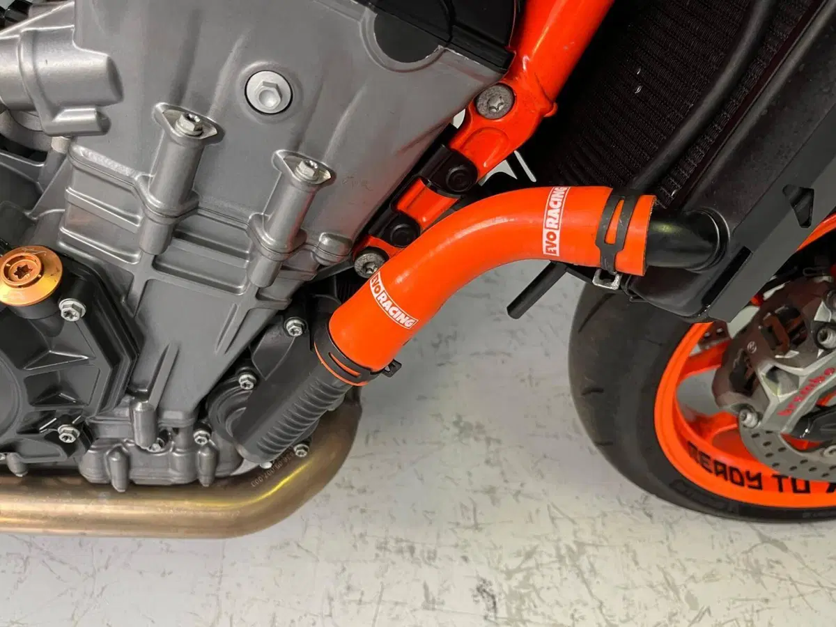 KTM 890 Duke R (2021) (5)