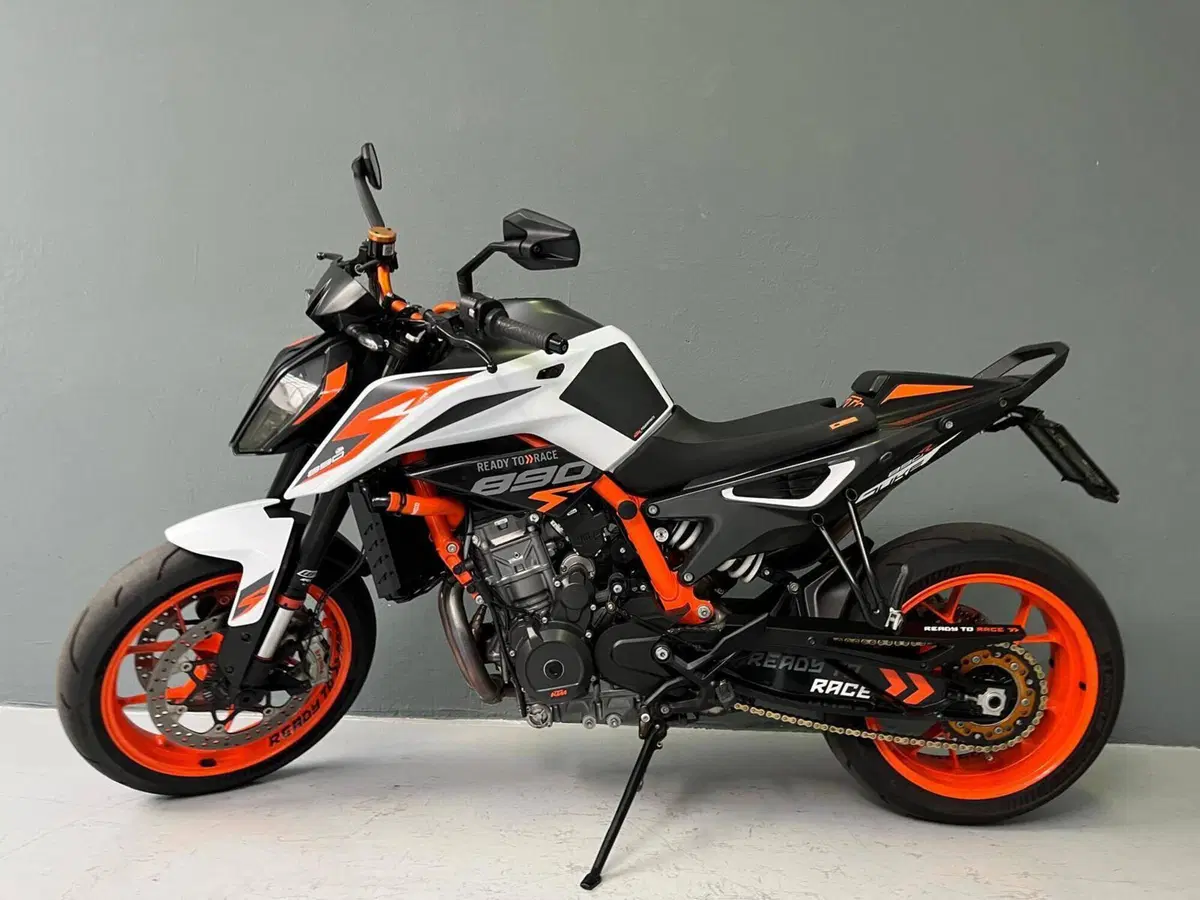 KTM 890 Duke R (2021) (2)
