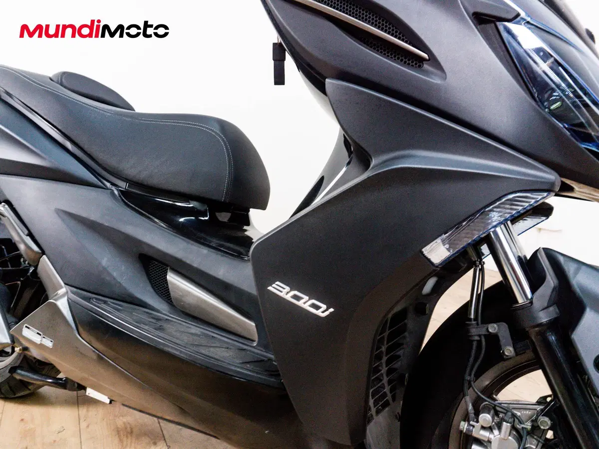 Kymco K-Xct 300i ABS (2012 - 17) (3)