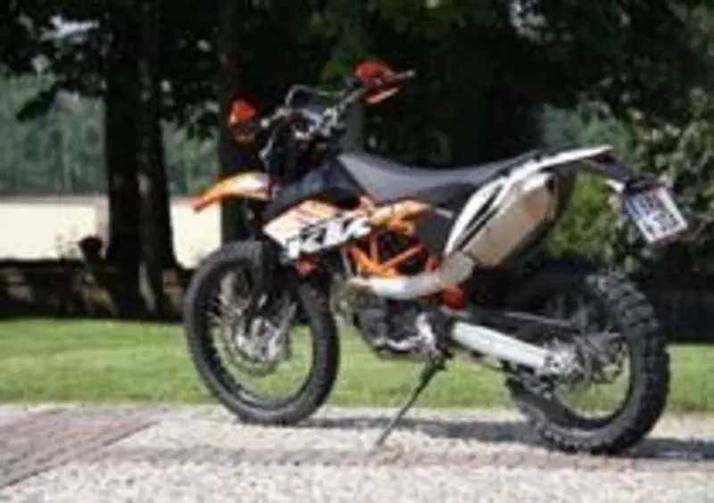 La Rally condivide la base tecnica con la Enduro 690