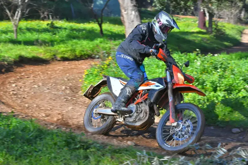 La Rally condivide la base tecnica con la Enduro 690