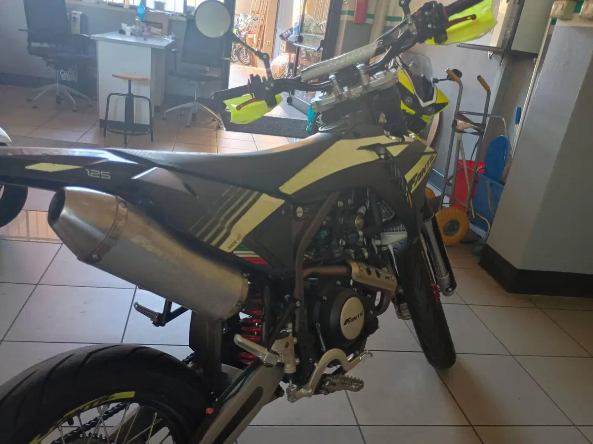 Fantic Motor XMF 125 Motard Performance 4T (2023 - 24) (4)