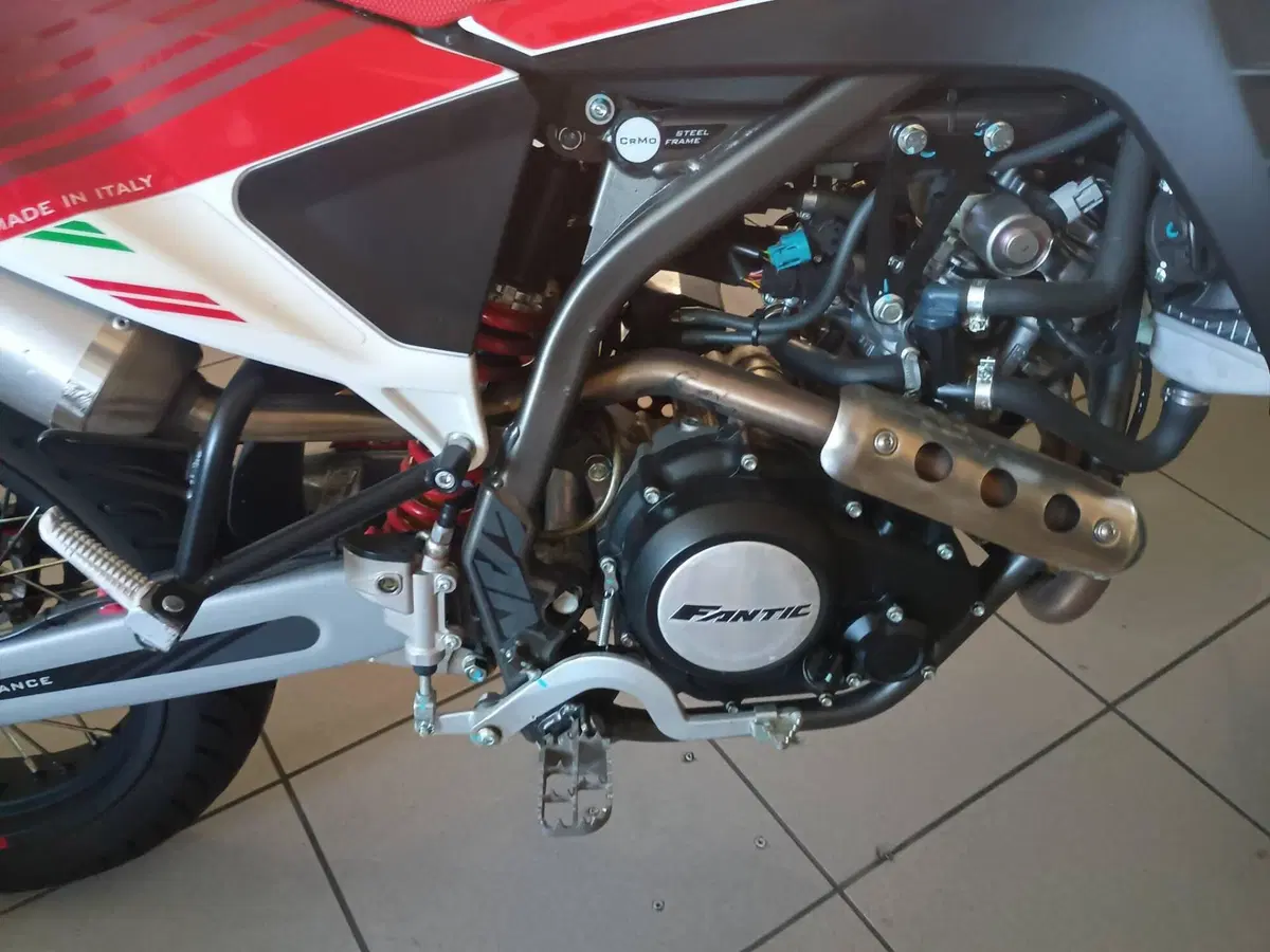 Fantic Motor XMF 125 Motard Performance 4T (2023 - 24) (4)