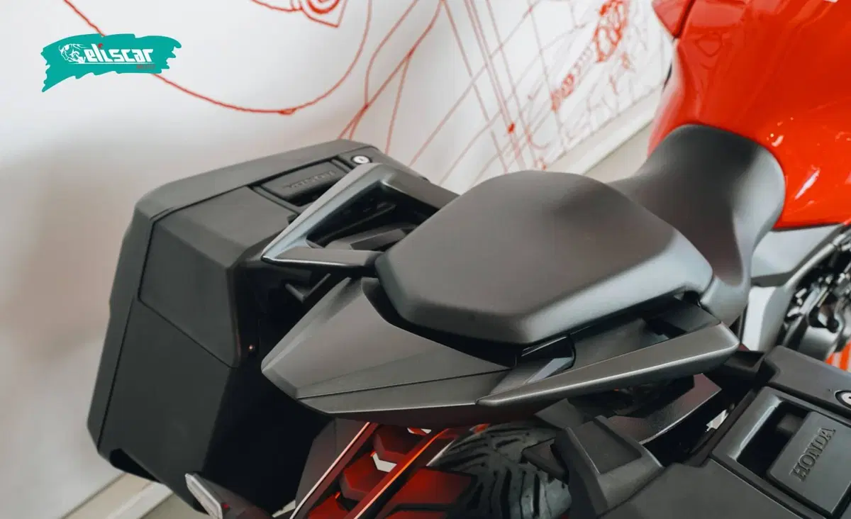 Honda CB 1000 GT (2026) (9)