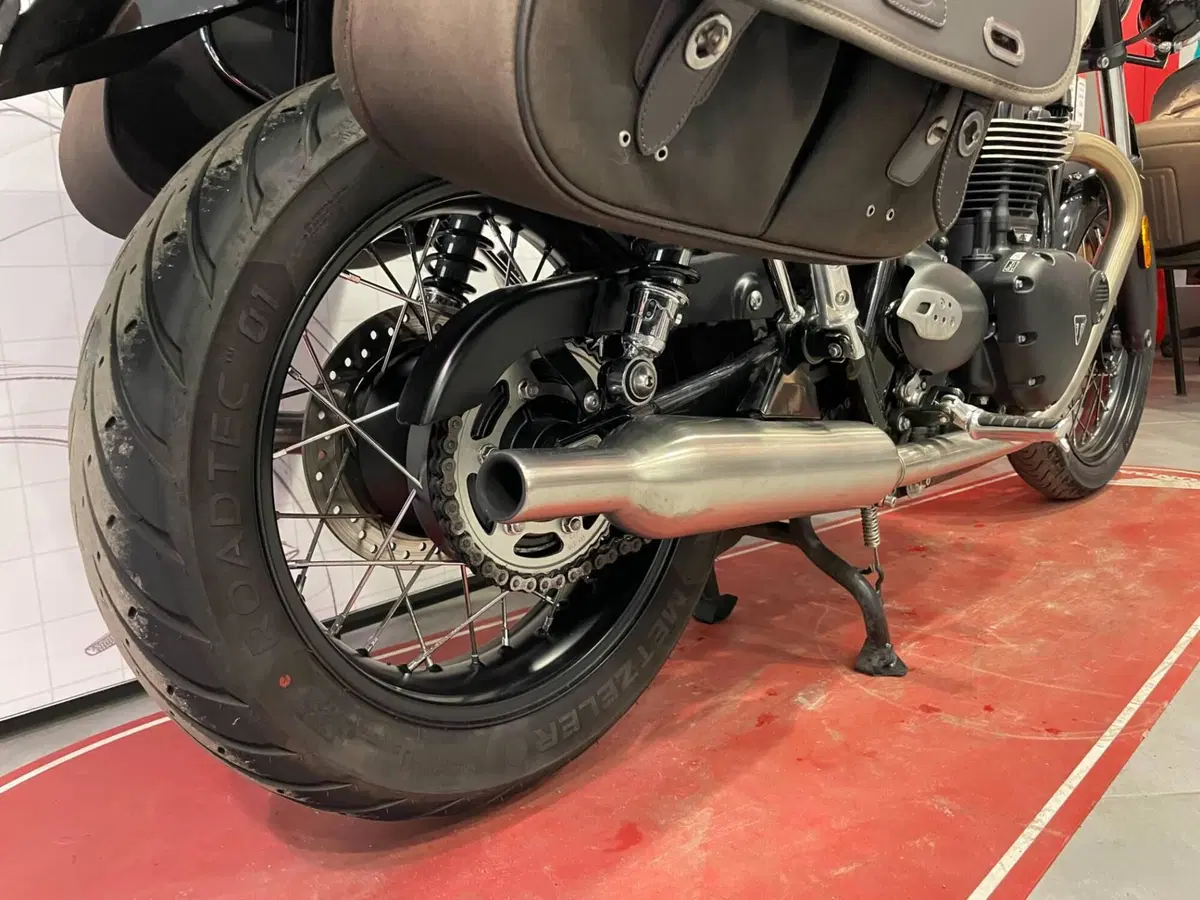 Triumph Bonneville T100 (2021 - 25) (10)