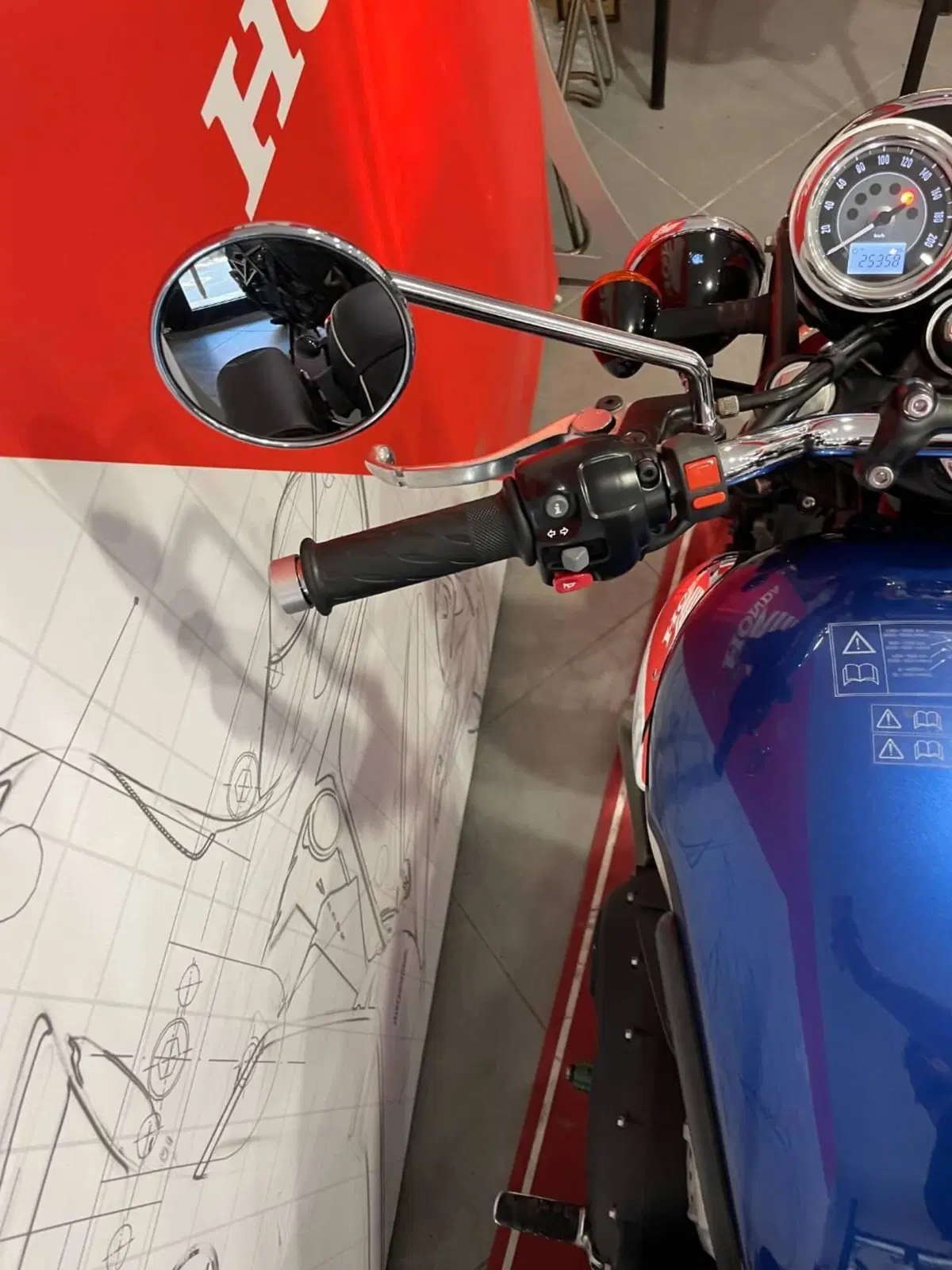 Triumph Bonneville T100 (2021 - 25) (13)