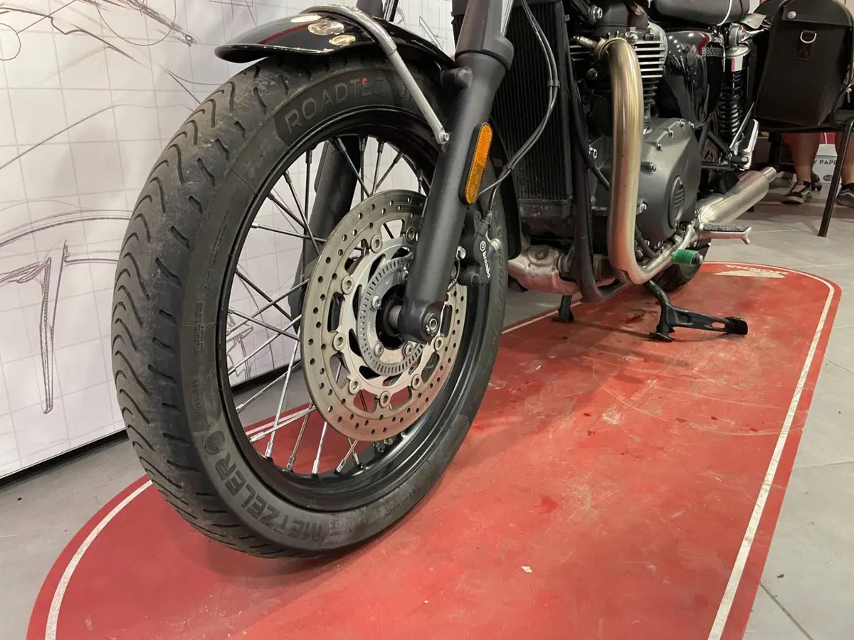 Triumph Bonneville T100 (2021 - 25) (12)