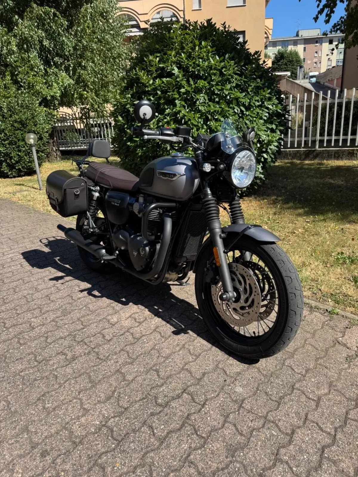 Triumph Bonneville T120 Black (2017 - 20) (2)