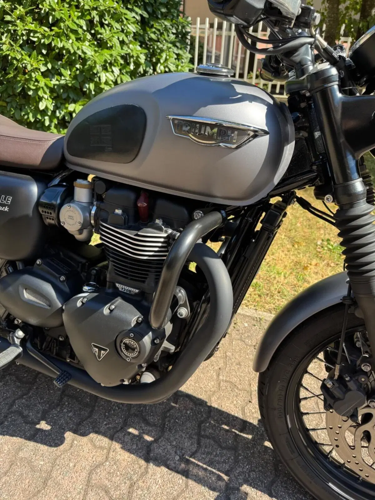 Triumph Bonneville T120 Black (2017 - 20) (4)