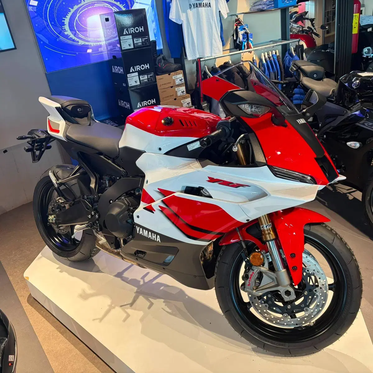 Yamaha YZF R9 70th (2026) (2)