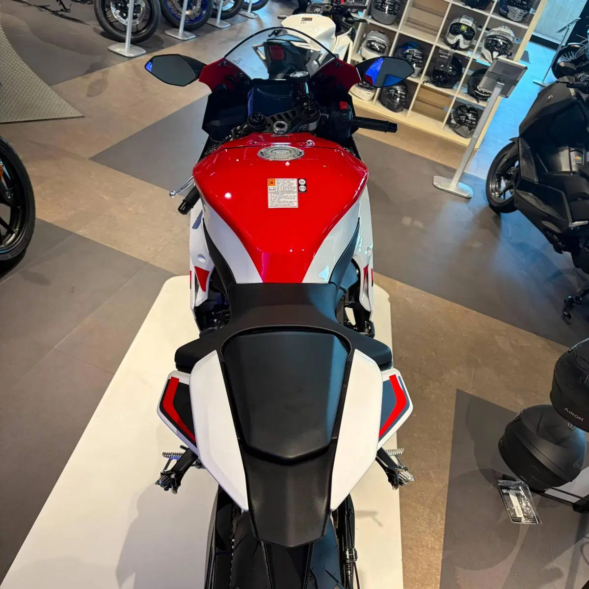 Yamaha YZF R9 70th (2026) (3)