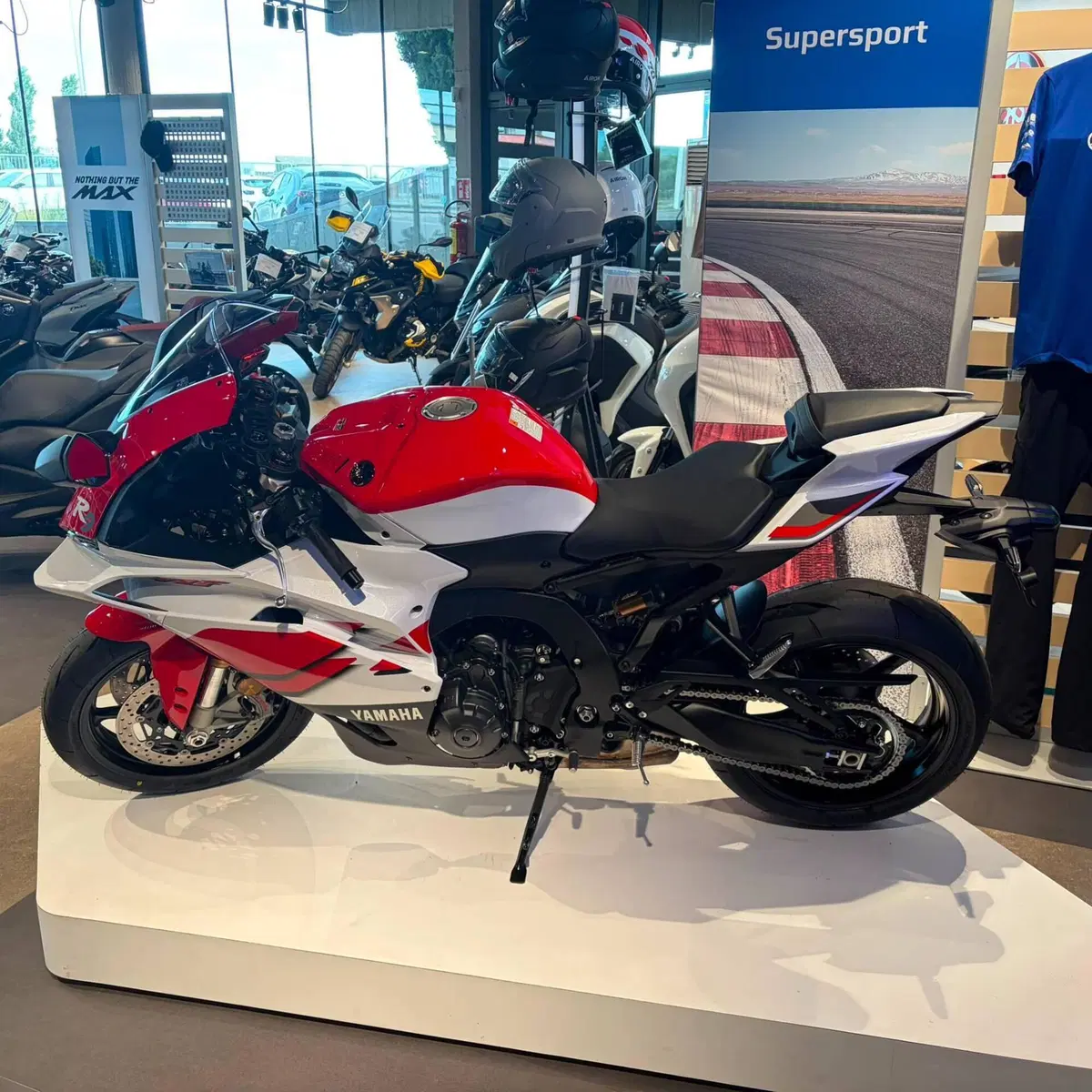 Yamaha YZF R9 70th (2026) (5)