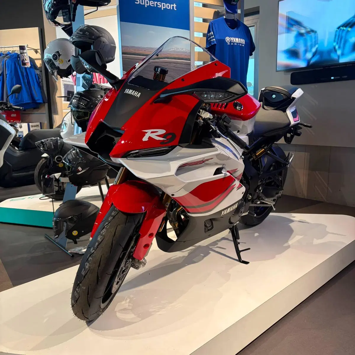 Yamaha YZF R9 70th (2026) (6)
