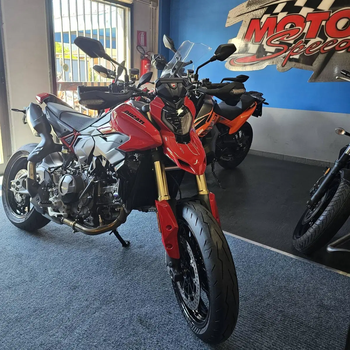 Ducati Hypermotard V2 (2026) (2)
