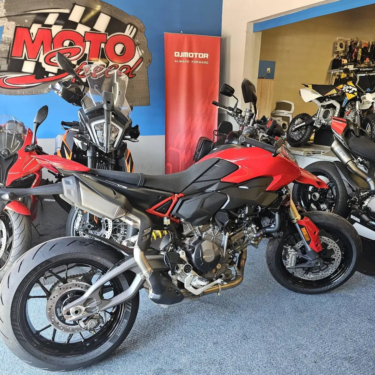Ducati Hypermotard V2 (2026) (6)
