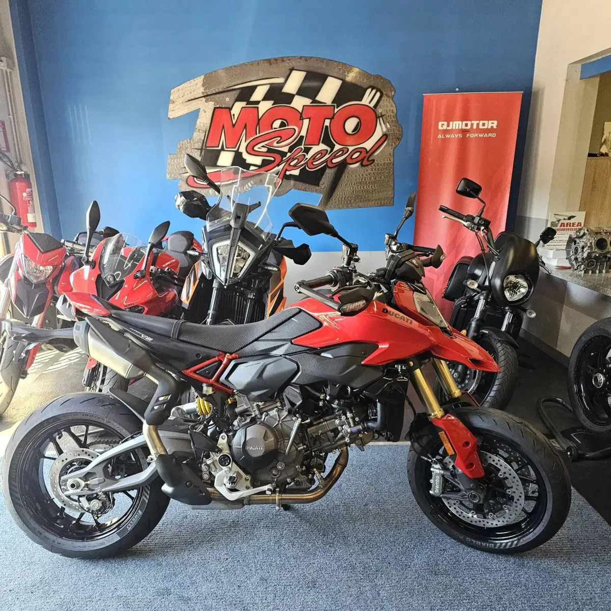 Ducati Hypermotard V2 (2026)
