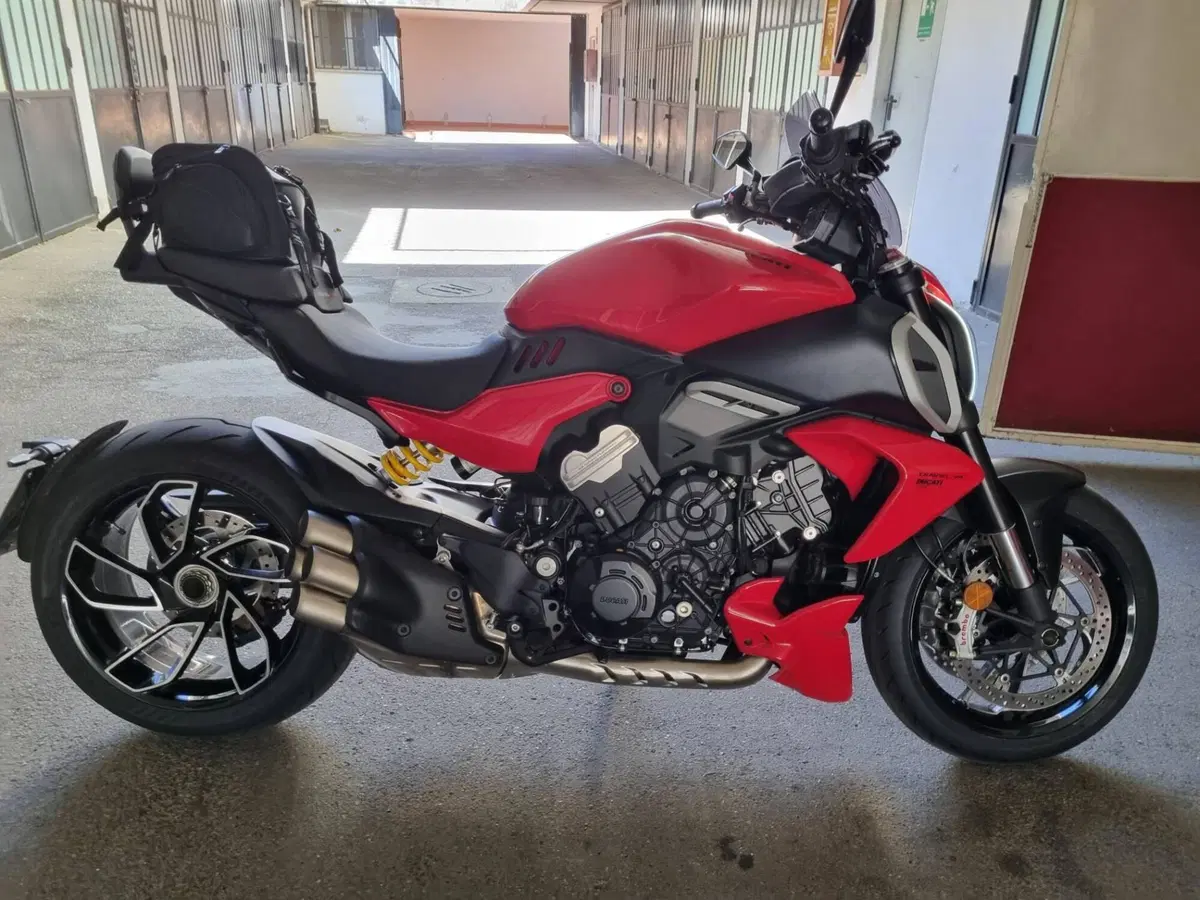 Ducati Diavel V4 (2023 - 26)