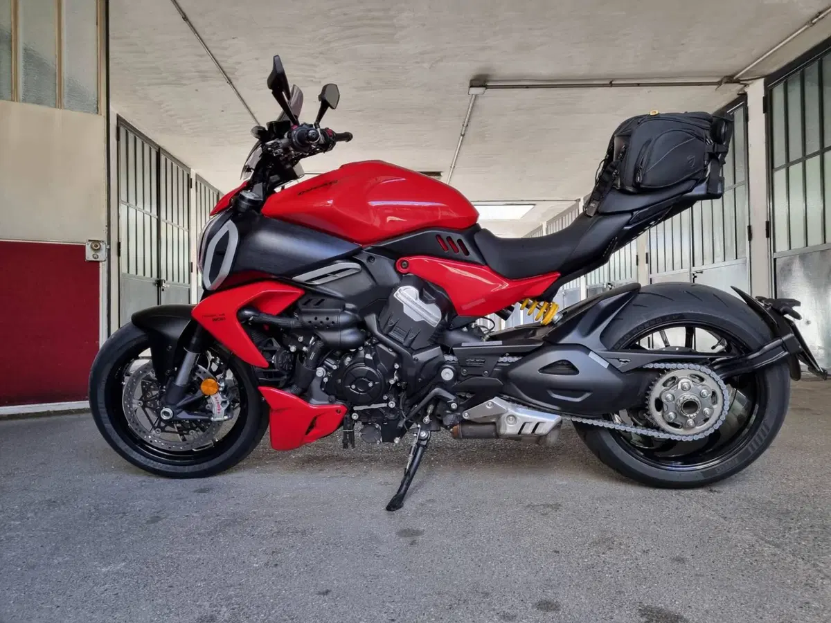 Ducati Diavel V4 (2023 - 26) (2)
