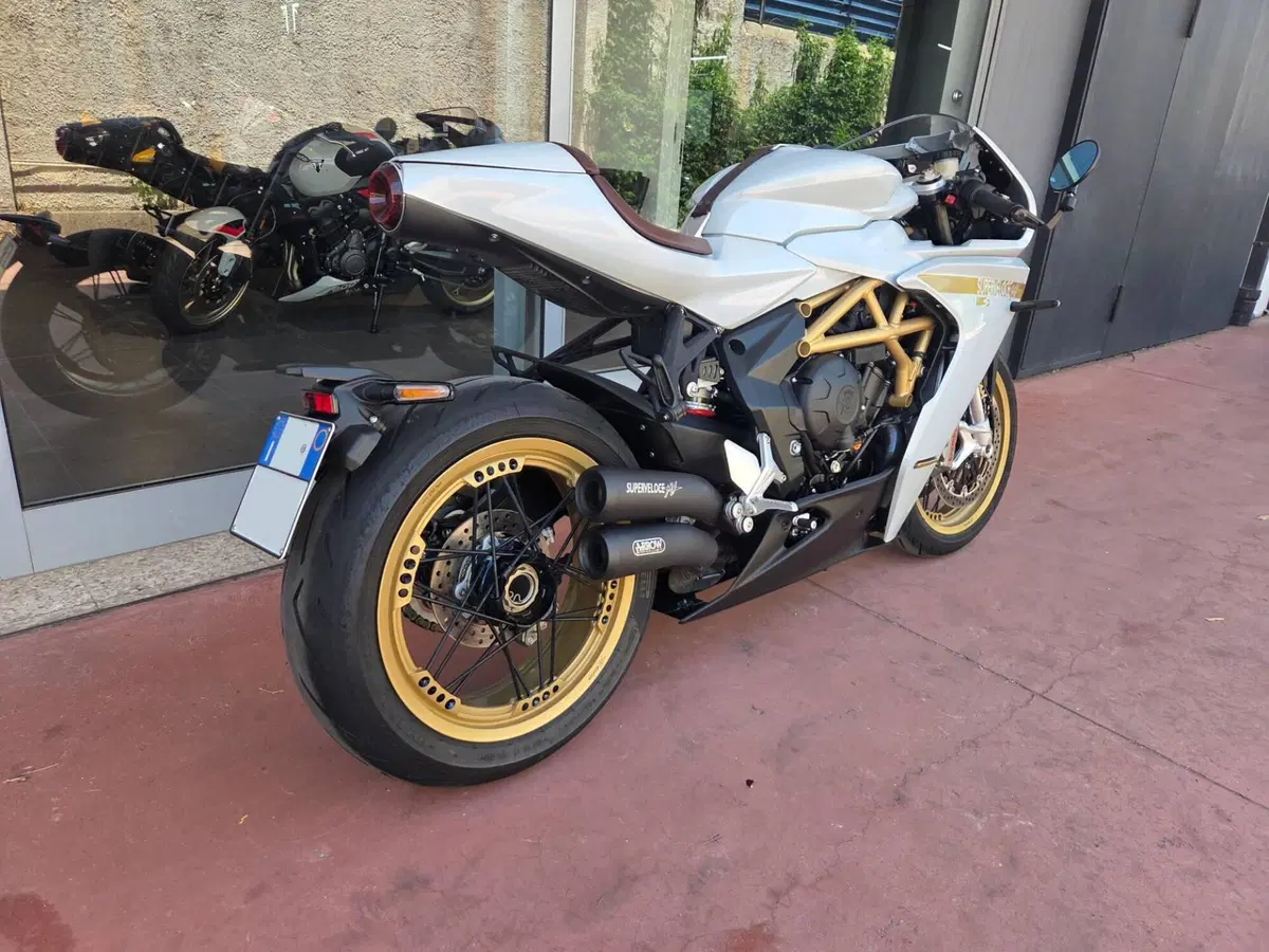 MV Agusta Superveloce 800 S (2021 - 25) (4)