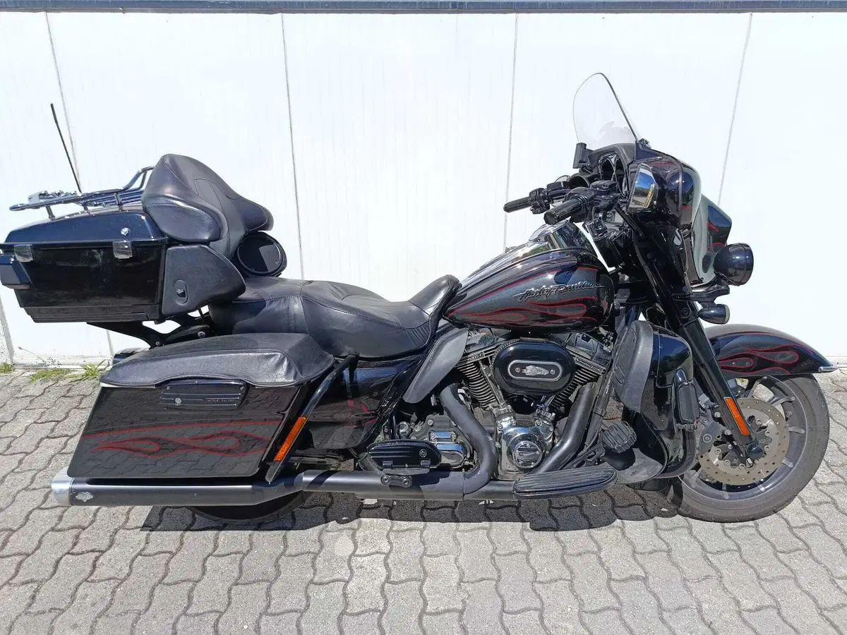 Harley-Davidson 1800 Electra Glide Ultra Classic (2009 - 11) - FLHTCUSE (3)